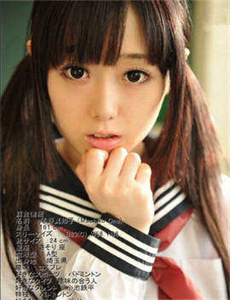 冰上的比基尼女孩