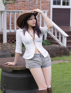 青青青免费视频在线-美女胸部长什么样